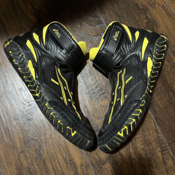 asics 54 black and yellow wrestling shoes