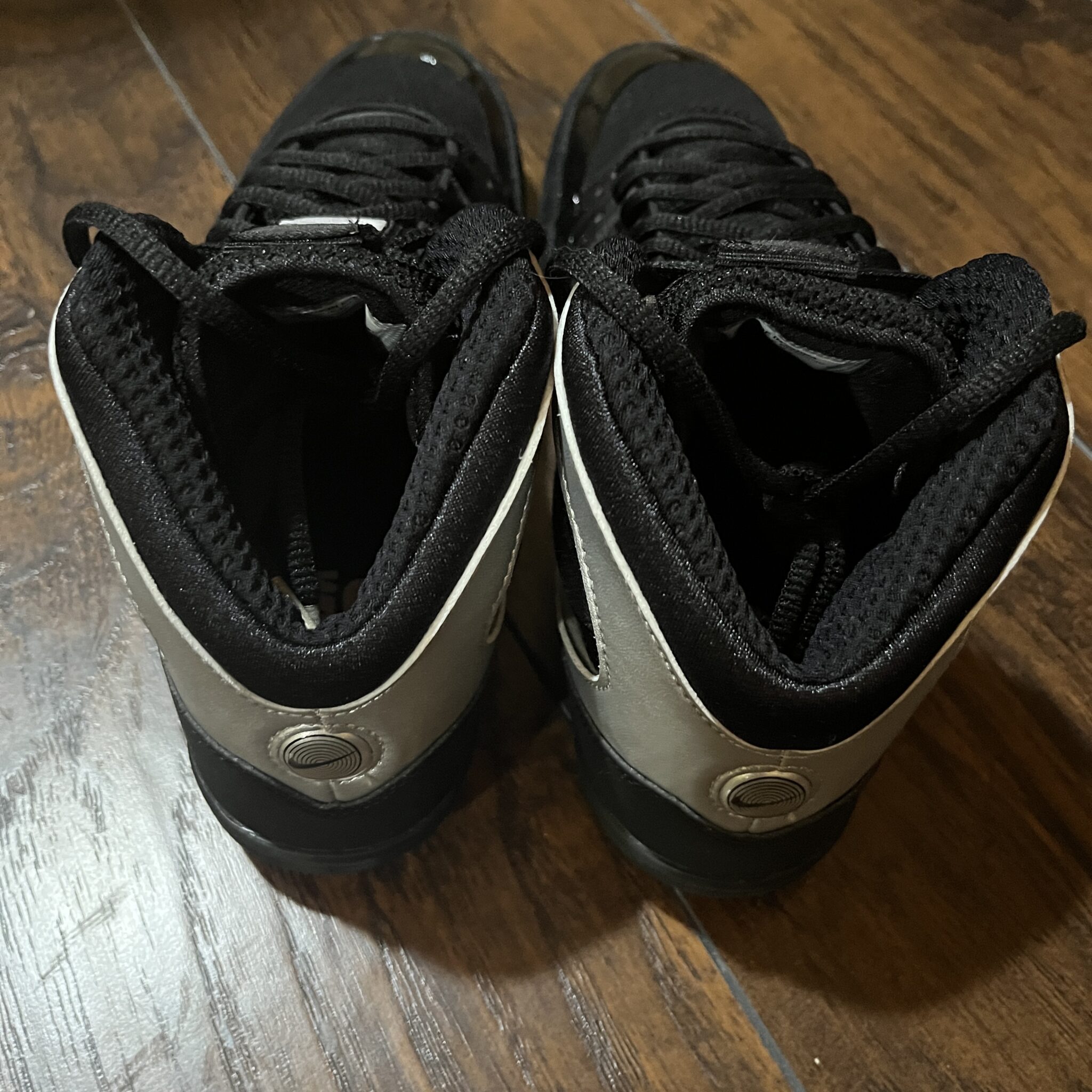 white and black nike freeks