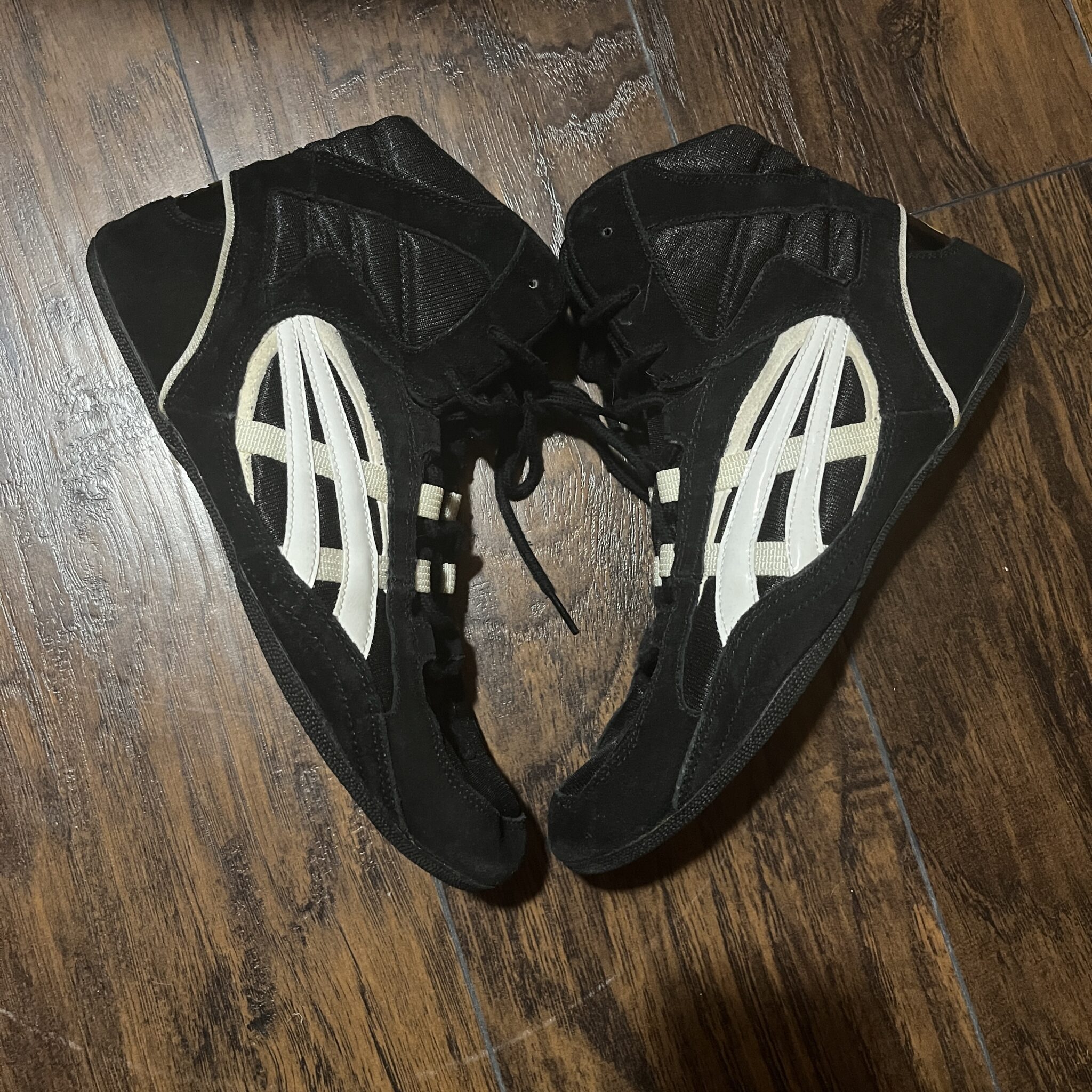 asic counter wrestling shoes in black, white and yellow colorway